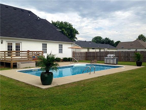 3rd image of 261 Buckingham Blvd
