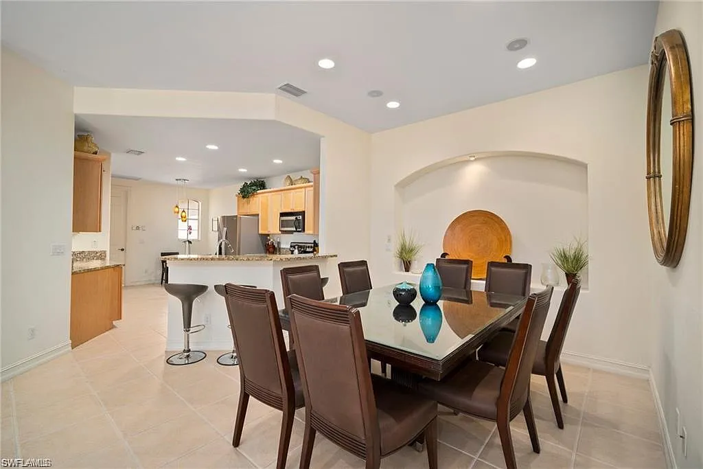 2 bed, 2.0 bath, 1827 sqft, $9,000 — Photo 4