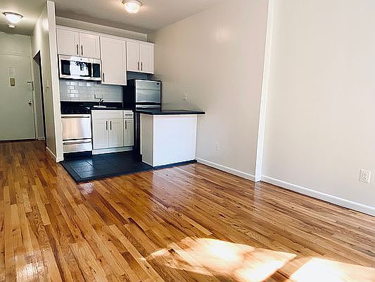 3rd image of 433 W 45th St APT 1D