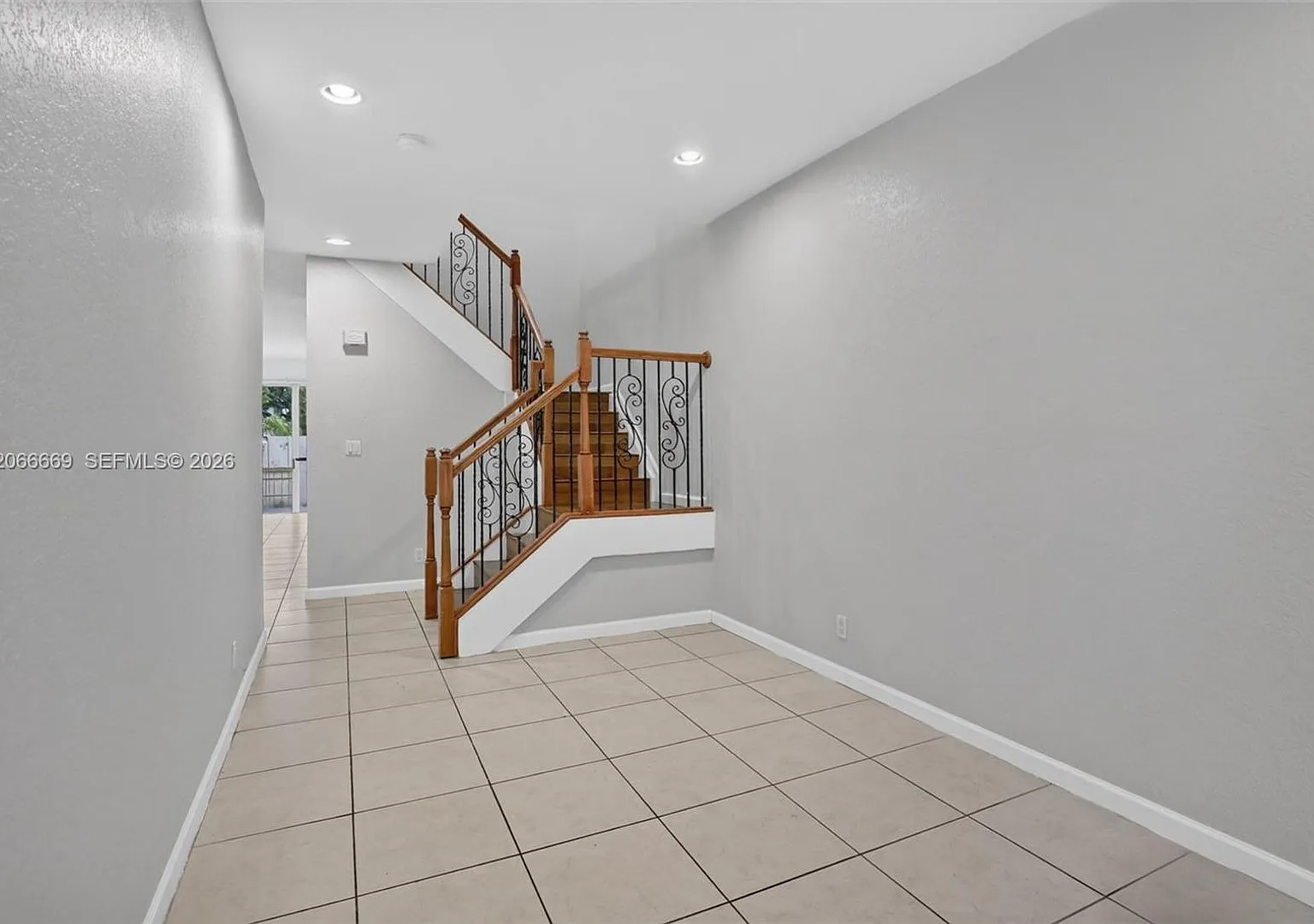 3 bed, 2.5 bath, 1906 sqft, $3,000 — Photo 4