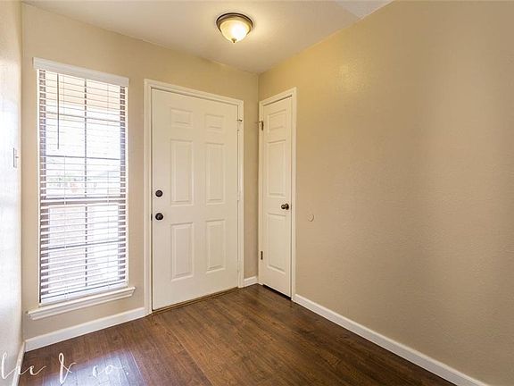 5th image of 2942 Red Oak Cir