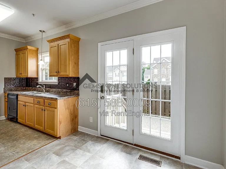 1012 McKenna Dr — Photo 17