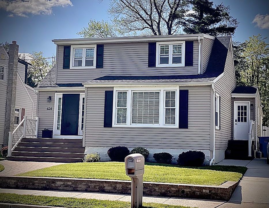 1st image of 624 Longwood Ave