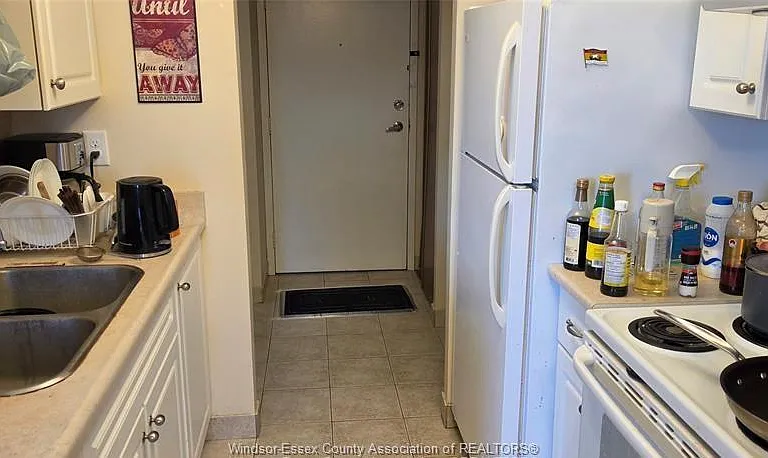150 Park St W #908 — Photo 5