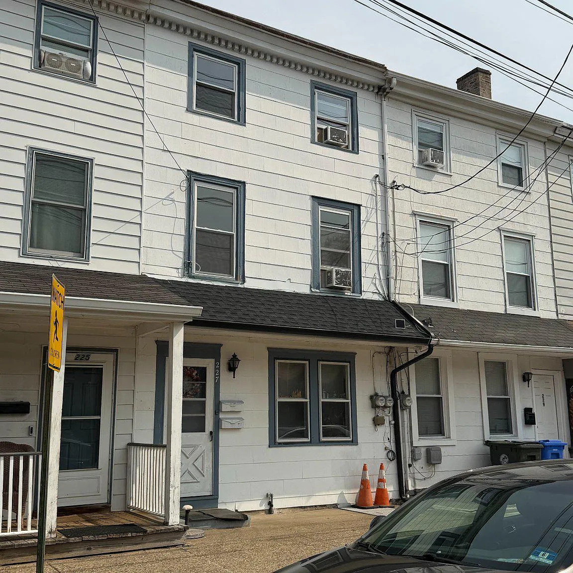 3 bed, 1.0 bath, 900 sqft, $1,850 — Photo 1