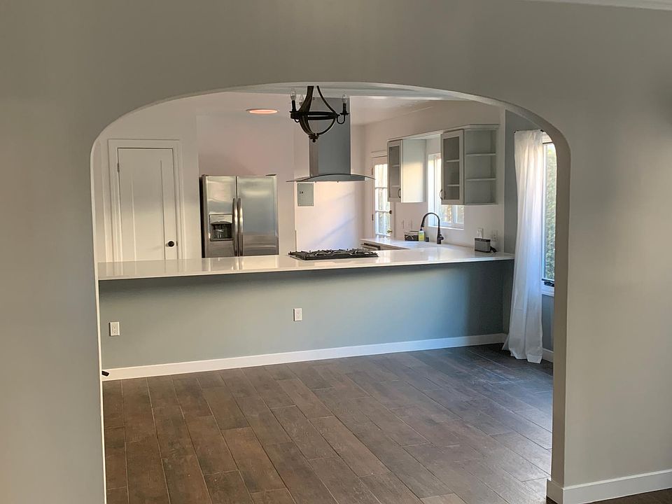 1st image of 847 N Kilkea Dr