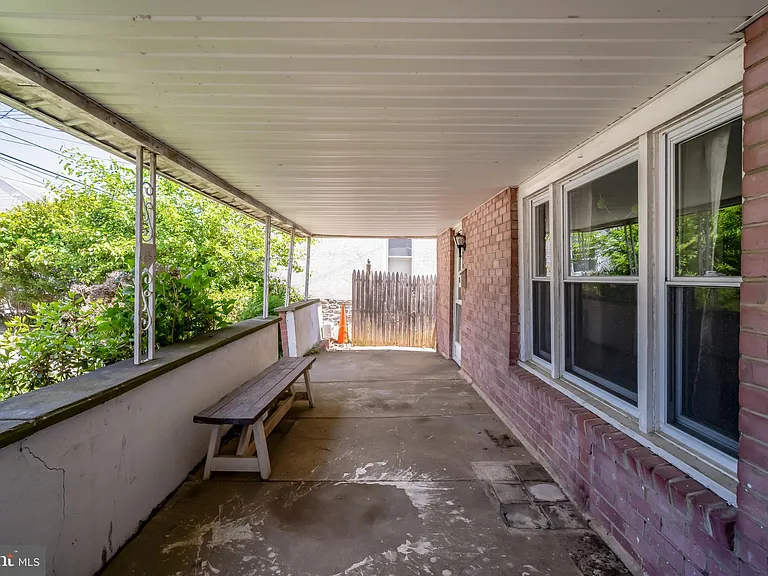 239 Lemonte St — Photo 5