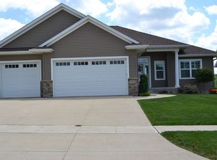 797 Oak Park Cir, Marion, IA 52302