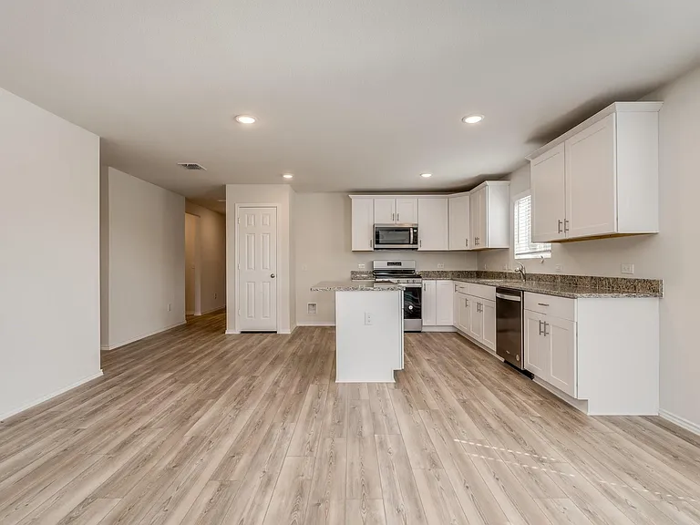 1201 Viscount St — Photo 5