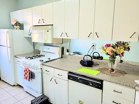 Rented by Virtual Real Estate | media 33