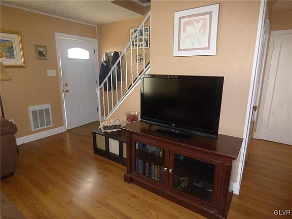 3rd image of 68 Wilden Dr