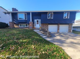 562 S 122nd St, Omaha, NE 68154