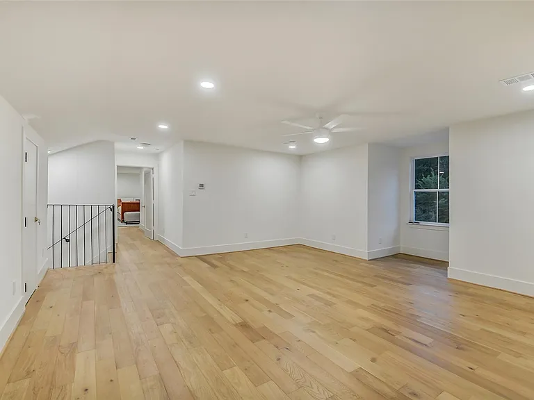 9411 Millbury Dr — Photo 31