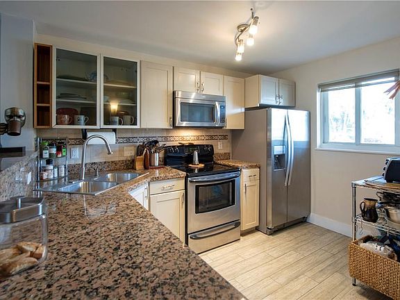 4th image of 840 Pine Drive #102