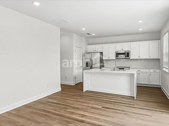 3rd image of 4052 Williams Rd