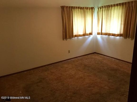 4th image of 107 Peterson Ave