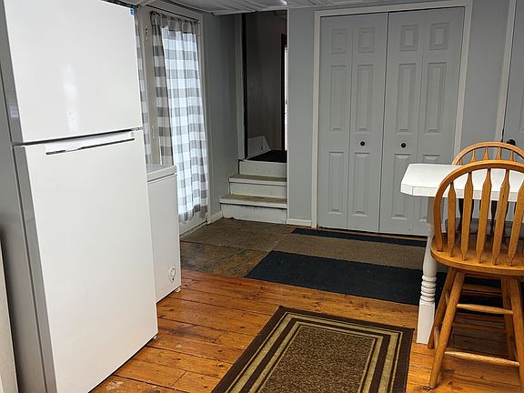 4th image of 701 S Perry St