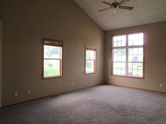 4th image of 802 Winfield Dr