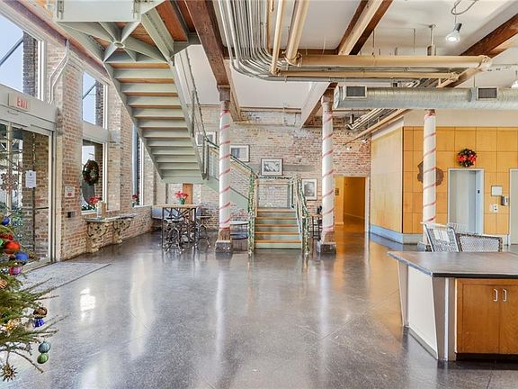 2nd image of 920 Poeyfarre St APT 281