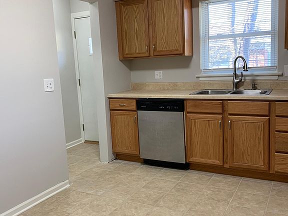 3rd image of 706 Oak Ave