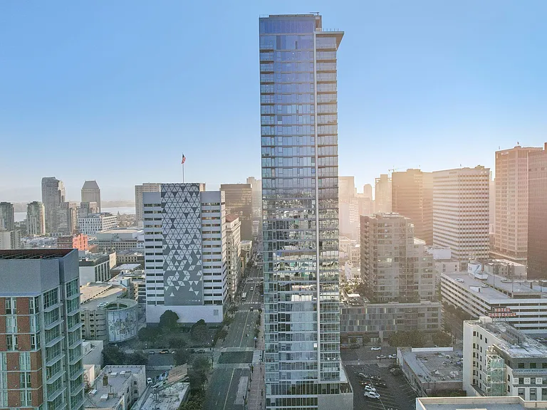800 Broadway — Photo 2