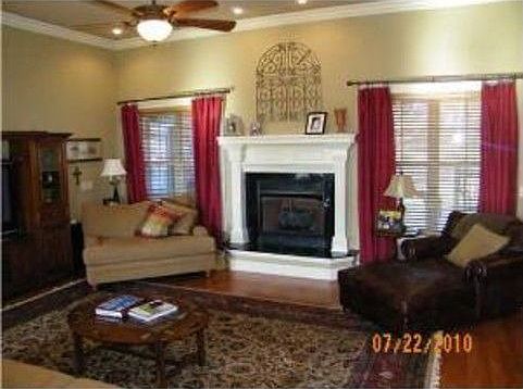 4th image of 701 Galahad St