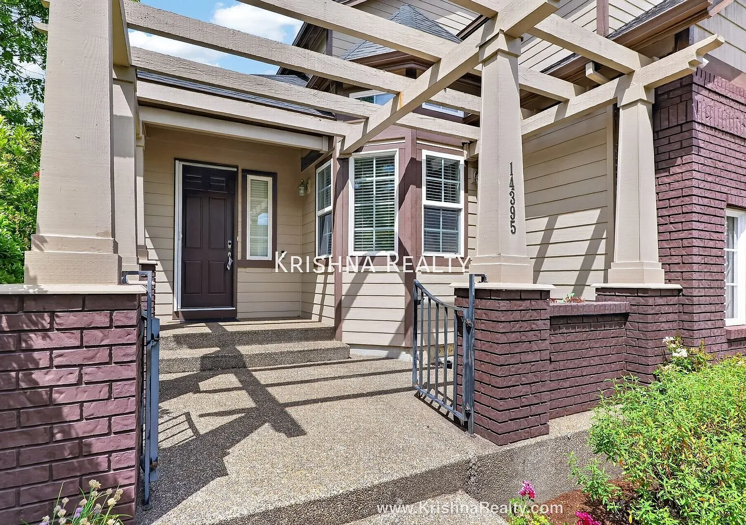 Beautiful 5 BD* 3 BA* in Bethany Terrace Community, Full Bed & Bath On Main Level! Corner Lot! — Photo 3