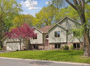 415 Walnut Ln, Shoreview, MN 55126