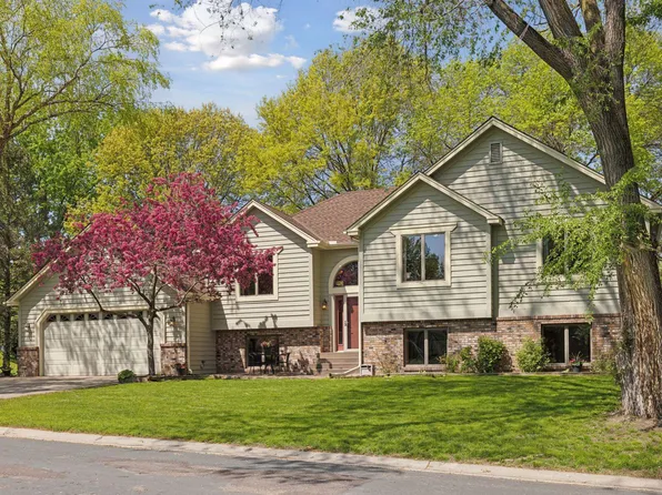 415 Walnut Ln, Shoreview, MN 55126