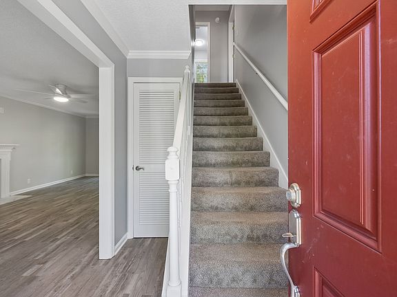2nd image of 521 Fairhaven Ct