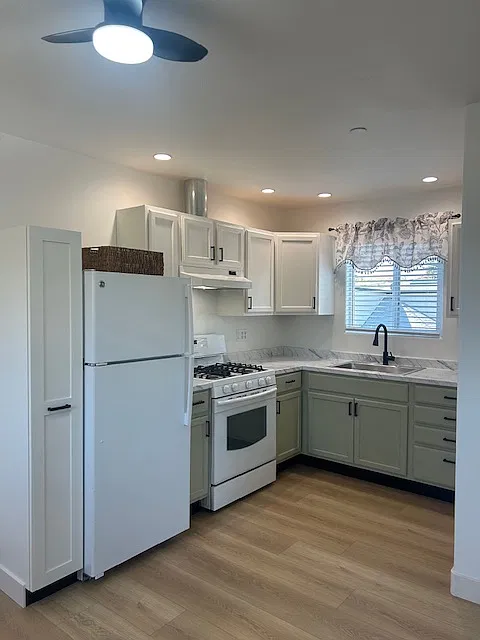 1 bed, 400 sqft, $1,900 — Photo 1