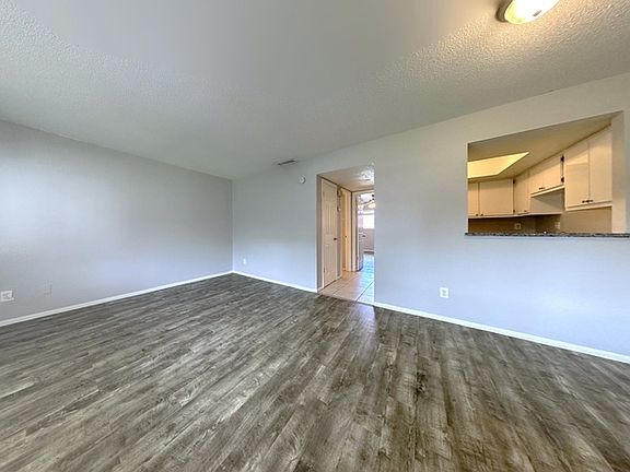 5th image of 4729 39th Ave N #205