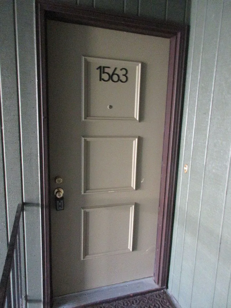 Remodeled 2 Bedroom Apartment — Photo 1