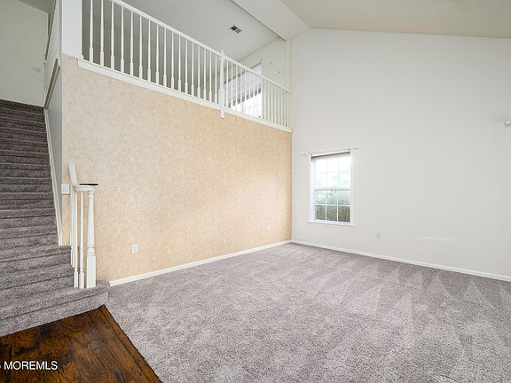5th image of 10 Pine Valley Court