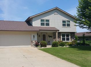 N76W15472 Countryside Dr, Menomonee Falls, WI 53051