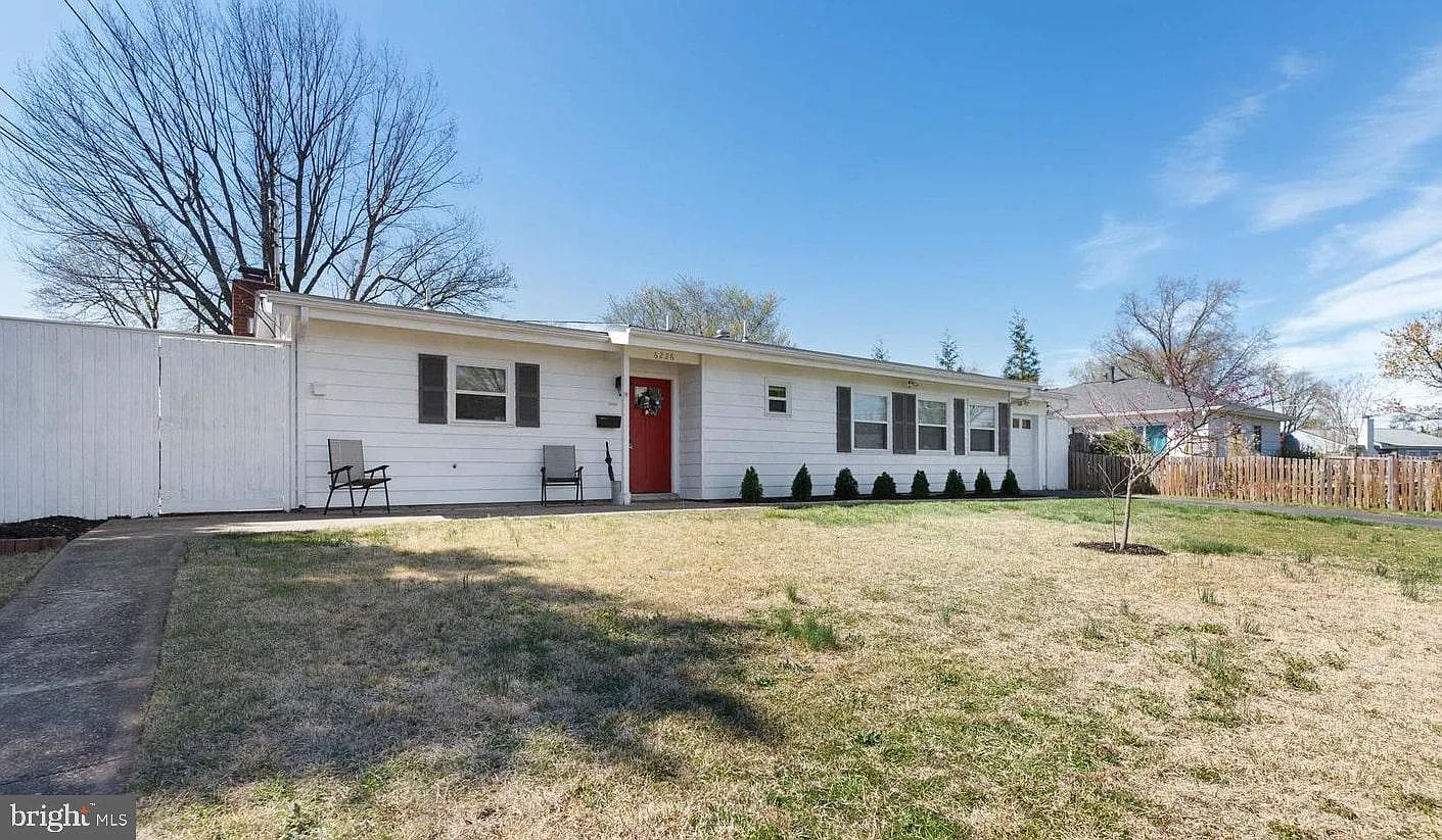 3 bed, 2.0 bath, 1315 sqft, $3,500 — Photo 2