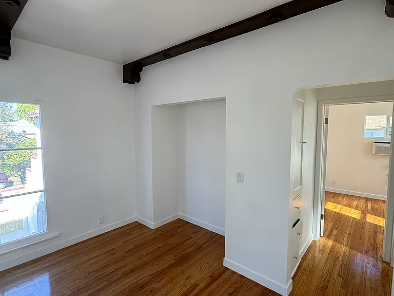 5930 Willoughby Ave #5934-1/2 — Photo 3