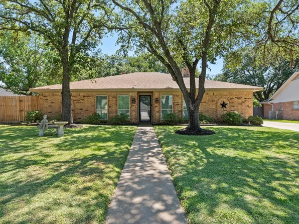 3805 Windridge Dr, Bryan, TX 77802