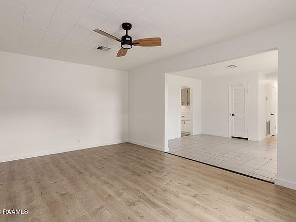 5th image of 304 W Broussard St