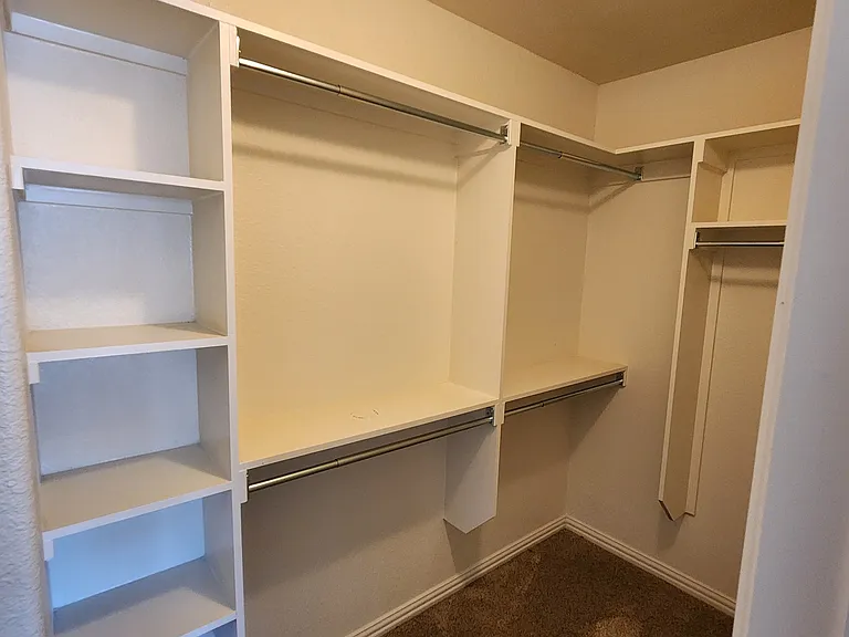 813 Warwick Blvd — Photo 5