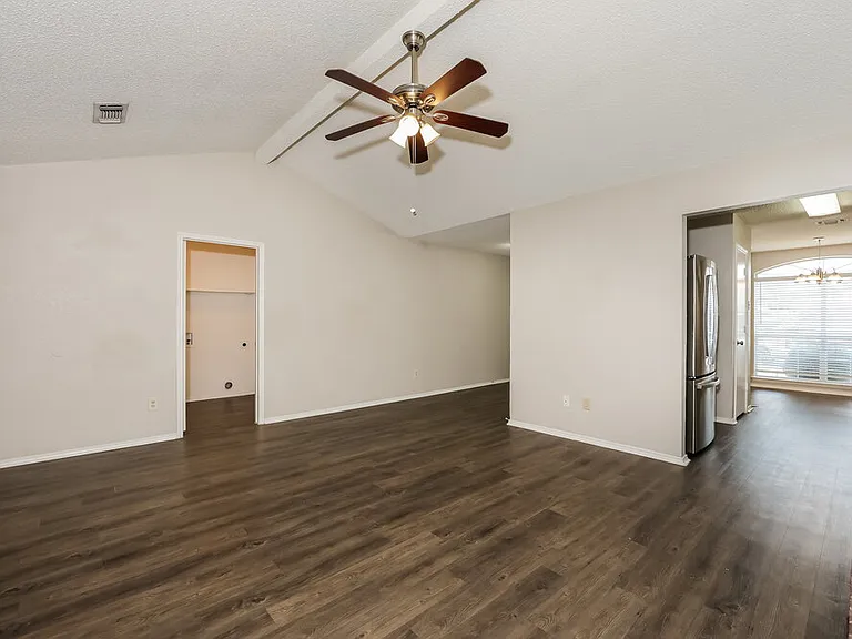 7320 Laurelhill Ct S — Photo 3