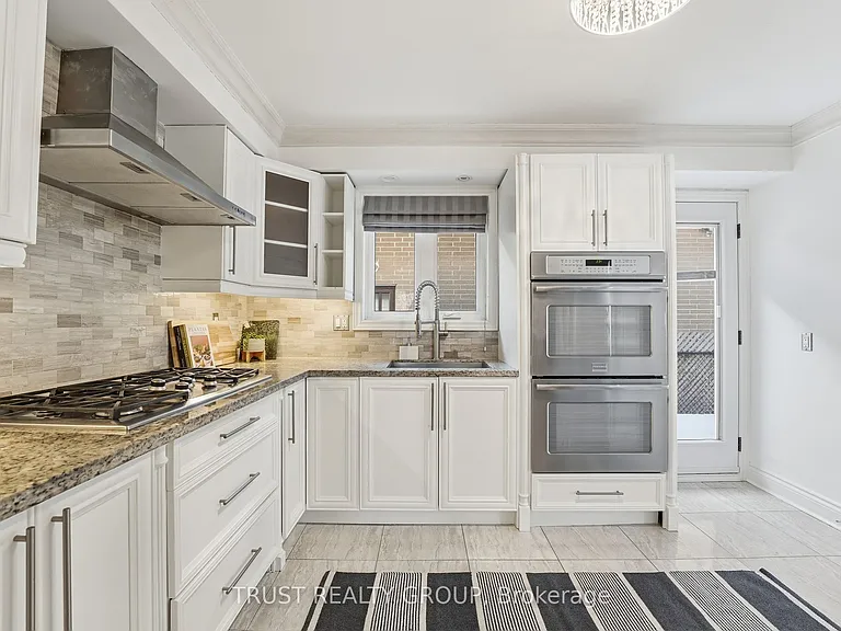 9 Del Ria Dr — Photo 15