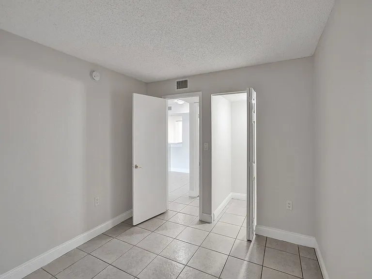 4205 N University Dr #108 — Photo 18
