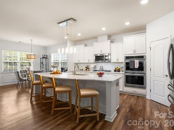 3rd image of 355 Kentmere Ln