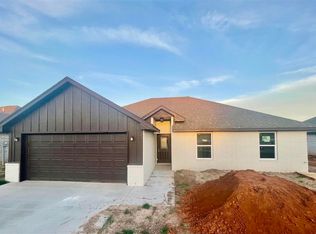 203 NW Sandstone Ave, Cache, OK 73527