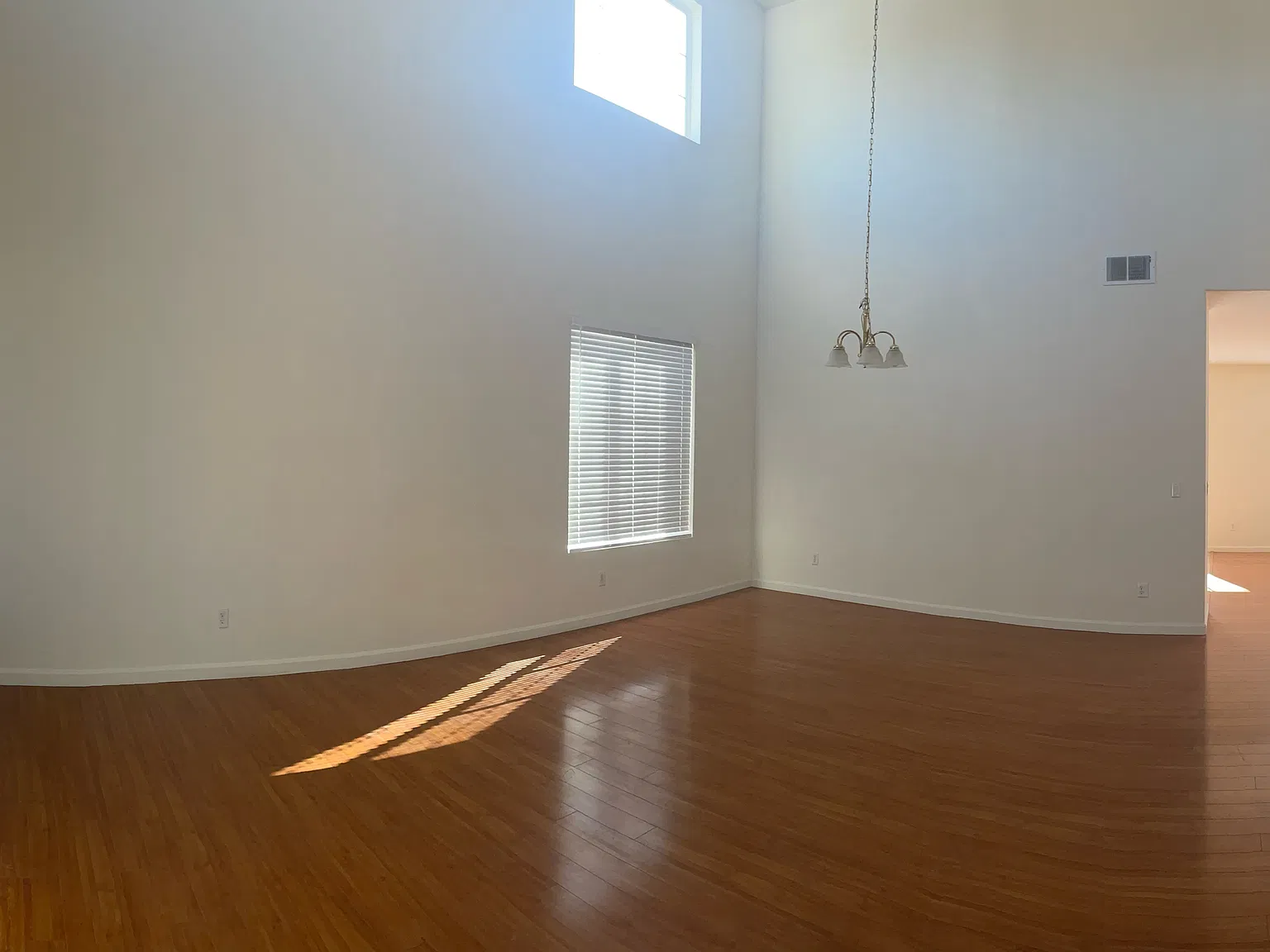 4 bed, 3201 sqft, $3,900 — Photo 2