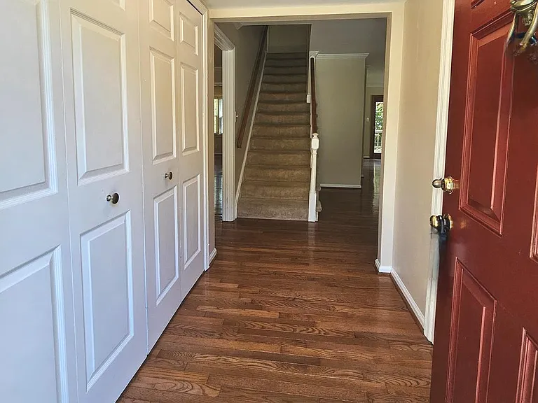 6413 Four Oaks Ln — Photo 3
