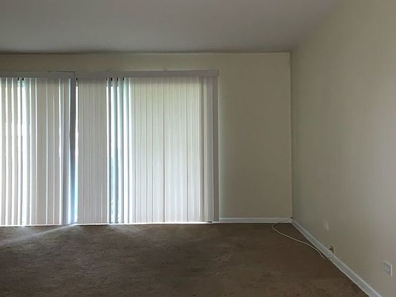 3rd image of 516 N Roberts Dr APT 1C
