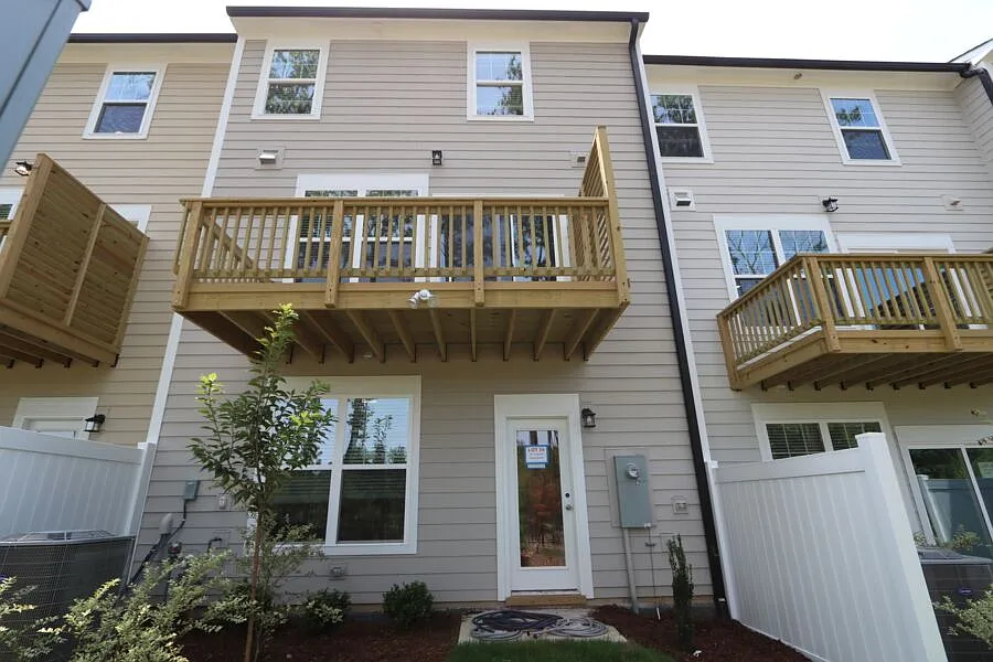 4 bed, 3.5 bath, 2227 sqft, $2,750 — Photo 3
