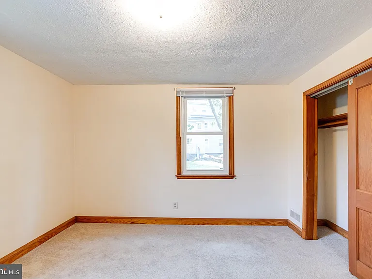 905 Regester Ave — Photo 18